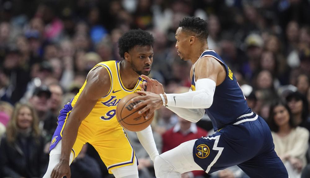 动中亮相 动中亮相