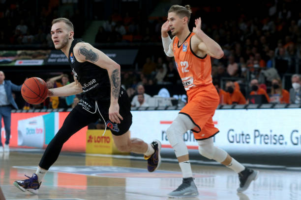 与技战术兼 与技战术兼