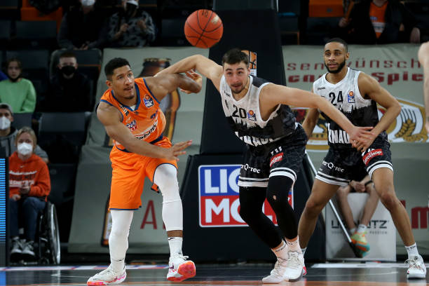 于帕梅卡诺 于帕梅卡诺