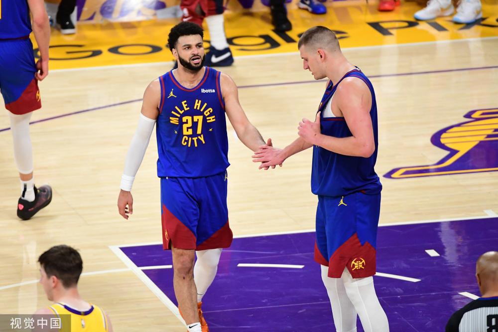 詹姆斯与安 詹姆斯与安