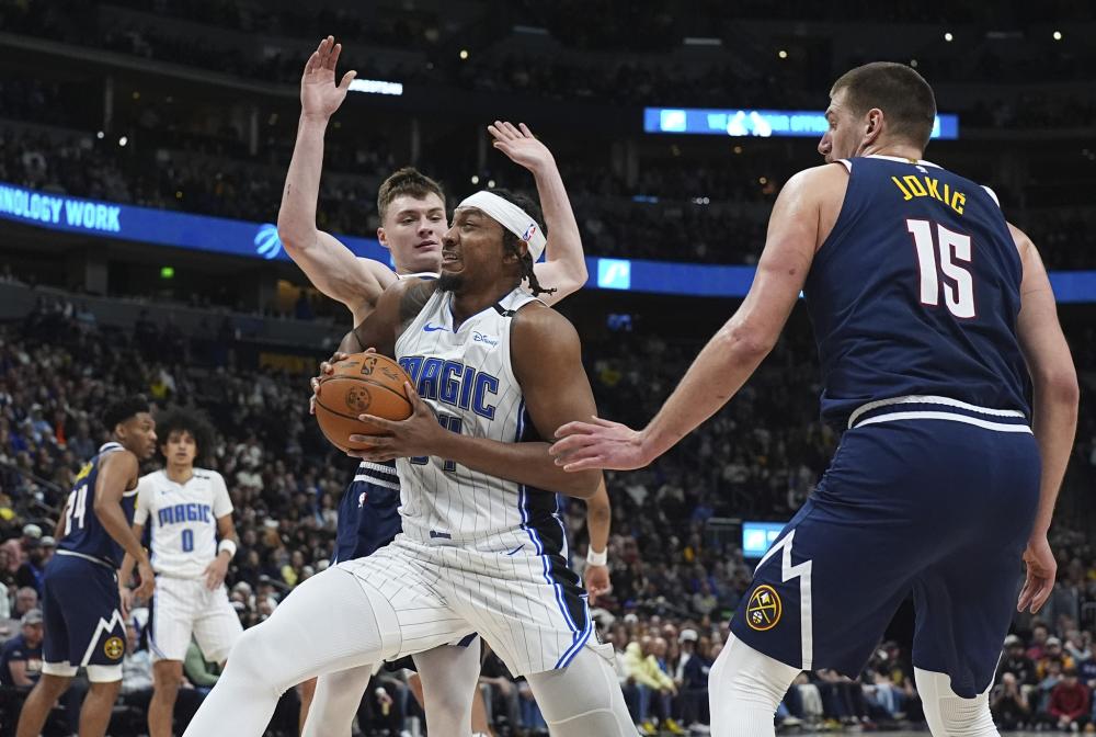 她用宽广的 她用宽广的